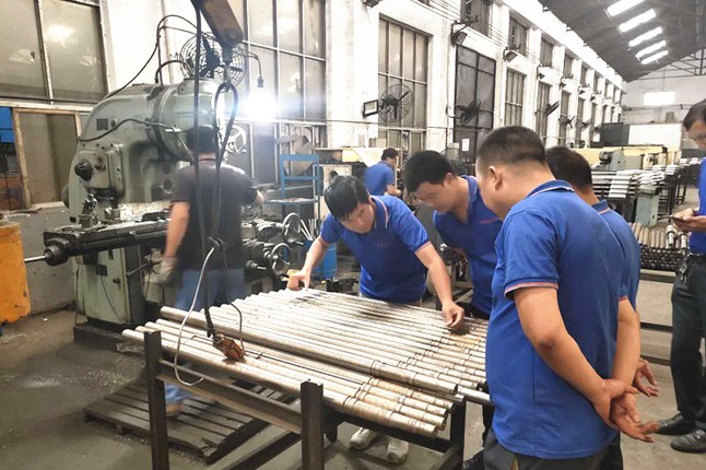 乐动平台每周对各个工序进行质量监督检验的现场。